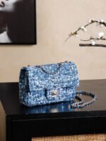 CHANEL 25S FLAP BAG 21 CM IN BLUE SEQUINED TWEED WITH GOLD HARDWARE - Image 8