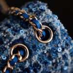 CHANEL 25S FLAP BAG 21 CM IN BLUE SEQUINED TWEED WITH GOLD HARDWARE - Image 2