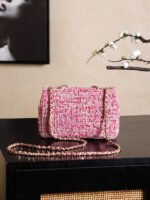 CHANEL 25S FLAP BAG 21 CM IN PINK SEQUINED TWEED WITH GOLD HARDWARE - Image 8