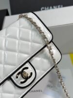 QUILTED FLAP BAG WITH BLACK TRIM 19 IN WHITE LAMBSKIN - Image 4