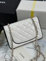 QUILTED FLAP BAG WITH BLACK TRIM 19 IN WHITE LAMBSKIN - Image 2