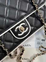 QUILTED FLAP BAG WITH WHITE TRIM 19 IN BLACK LAMBSKIN - Image 16