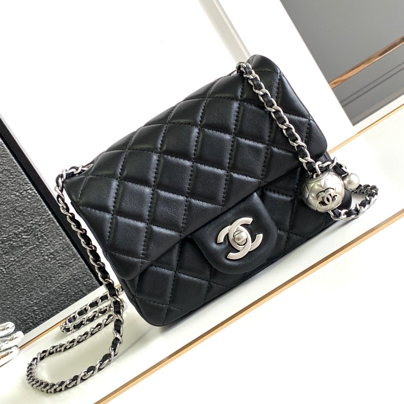 img_d0c94e6f_20231029_i1698581884_9359_0_jpg CC SMALL 17 FLAP BAG IN BLACK CALFSKIN - Image 1