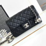 CC SMALL 20 FLAP BAG IN BLACK CALFSKIN - Image 10