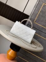 CHANEL 25S KELLY BAG 18 IN WHITE CAVIAR LEATHER WITH GOLD HARDWARE - Image 4