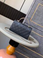 CHANEL 25S KELLY BAG 18 IN BLACK CAVIAR LEATHER WITH GOLD HARDWARE - Image 5