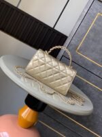 CHANEL 25S KELLY BAG 18 IN GOLD METALLIC LAMBSKIN WITH GOLD HARDWARE - Image 17