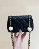 25S CHANEL CROSSBODY HANDBAG 17 IN BLACK LAMBSKIN GOLD HARDWARE - Image 2