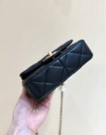 25S CHANEL CROSSBODY HANDBAG 17 IN BLACK LAMBSKIN GOLD HARDWARE - Image 16