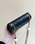 25S CHANEL CROSSBODY HANDBAG 17 IN BLACK LAMBSKIN GOLD HARDWARE - Image 6