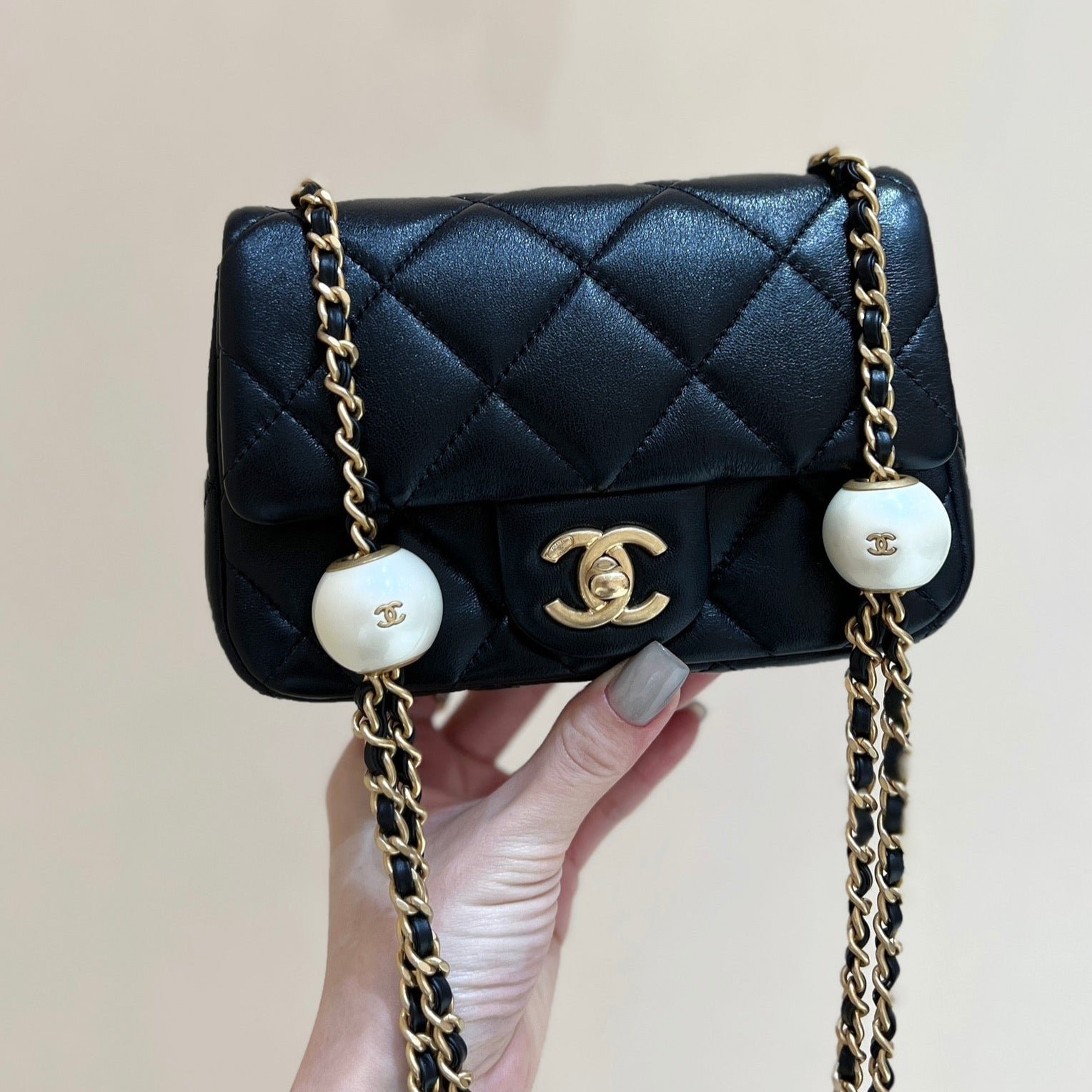 img_f3c7fd90_20240405_i1712281794_7991_4_jpg 25S CHANEL CROSSBODY HANDBAG 17 IN BLACK LAMBSKIN GOLD HARDWARE - Image 1