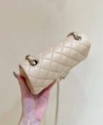 CHANEL 25S FLAP BAG 20 CM IN LIGHT BEIGE LAMBSKIN WITH GOLD HARDWARE - Image 14