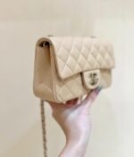 CHANEL 25S FLAP BAG 20 CM IN LIGHT BEIGE LAMBSKIN WITH GOLD HARDWARE - Image 2