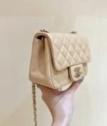 CHANEL 25S FLAP BAG 17 CM IN LIGHT BEIGE LAMBSKIN WITH GOLD HARDWARE - Image 11