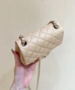 CHANEL 25S FLAP BAG 17 CM IN LIGHT BEIGE LAMBSKIN WITH GOLD HARDWARE - Image 12