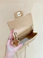 CHANEL 25S FLAP BAG 17 CM IN LIGHT BEIGE LAMBSKIN WITH GOLD HARDWARE - Image 18