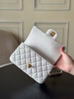 CHANEL 25S FLAP BAG 20 CM IN WHITE CAVIAR LEATHER WITH GOLD HARDWARE - Image 18