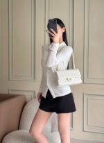 CHANEL 25S CLASSIC FLAP BAG 25 CM IN WHITE LAMBSKIN WITH GOLD HARDWARE - Image 4