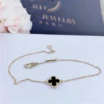 CLOVER ONYX SINGLE FLOWER BRACELET - Pink Gold