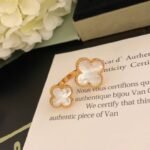 CLOVER BETWEEN THE FINGER RING - Silver alloy - 14k gold plated, White Mop Gold