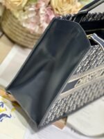 CD MEDIUM BOOK TOTE 36 BLUE OBLIQUE EMBROIDERY - Image 12