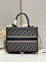CD MEDIUM BOOK TOTE 36 BLUE OBLIQUE EMBROIDERY - Image 5