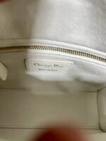 MINI LADY 17 BUTTERFLY STUD WHITE LAMBSKIN - Image 9