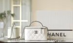 CC VANITY CASE 17 WHITE LAMBSKIN SILVER HARDWARE - Image 2