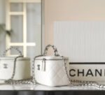 CC VANITY CASE 17 WHITE LAMBSKIN SILVER HARDWARE - Image 13