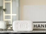 CC VANITY CASE 17 WHITE LAMBSKIN SILVER HARDWARE - Image 16