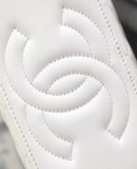 CC VANITY CASE 17 WHITE LAMBSKIN SILVER HARDWARE - Image 17