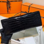KELLY CUT 31 IN BLACK SHINY ALLIGATOR LEATHER WITH GOLD HARDWARE - Image 11