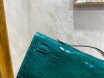 KELLY CUT 31 IN PINE GREEN SHINNY ALLIGATOR LEATHER WITH GOLD HARDWARE - Image 12