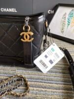 CC MEDIUM 20 HOBO BAG IN BLACK CALFSKIN WITH STRAP - Image 4