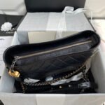 CC GABRIELLE MEDIUM 28 HOBO BAG IN BLACK CALFSKIN - Image 6