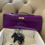 KELLY CUT 31 IN VIOLET PURPLE ALLIGATOR LEATHER WITH GOLD HARDWARE - Image 2