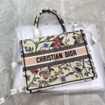 MEDIUM BOOK TOTE BAG 36 IN BEIGE COTTON WITH MULTICOLOR EMBROIDERY - Image 10