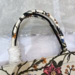 MEDIUM BOOK TOTE BAG 36 IN BEIGE COTTON WITH MULTICOLOR EMBROIDERY - Image 18