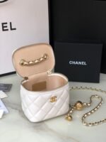 CC MINI 11 VANITY CHAIN IN WHITE CALFSKIN GOLD HARDWARE - Image 4