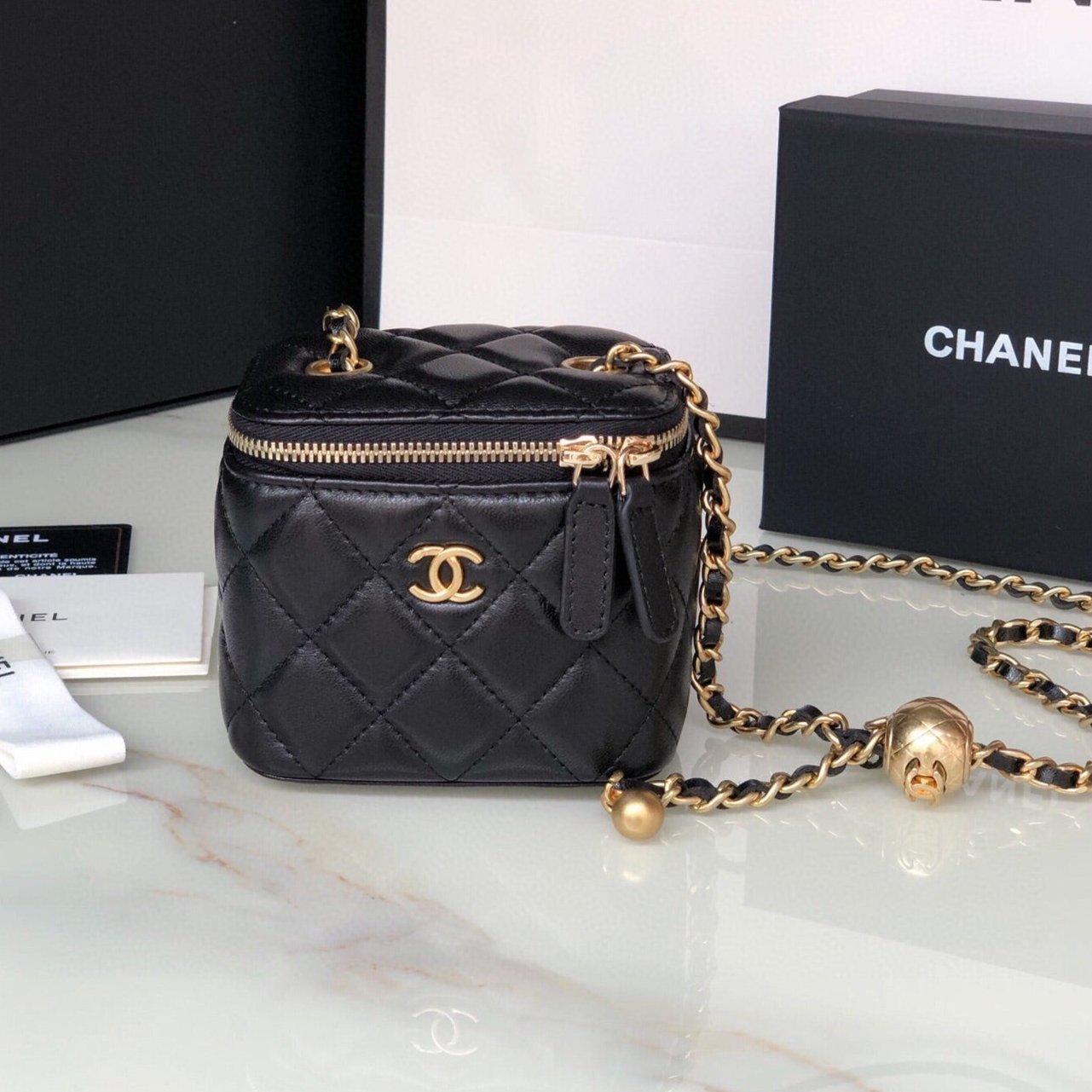 20210604_i1622791560_9592_0_jpg CC MINI 11 VANITY CHAIN IN BLACK CALFSKIN GOLD HARDWARE - Image 1
