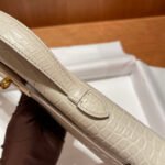 KELLY CUT 31 IN WHITE CREAM ALLIGATOR LEATHER WITH GOLD HARDWARE - Image 17