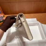 KELLY CUT 31 IN WHITE CREAM ALLIGATOR LEATHER WITH GOLD HARDWARE - Image 16