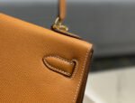 KELLY 28CM IN GOLD EPSOM CALFSKIN GOLD HARDWARE - Image 4