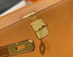 KELLY 28CM IN GOLD EPSOM CALFSKIN GOLD HARDWARE - Image 14