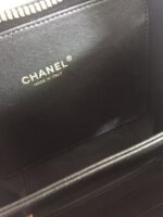 CC MINI 17 VANITY CASE IN BLACK CALFSKIN GOLD HARDWARE - Image 5