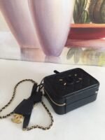 CC MINI 17 VANITY CASE IN BLACK CALFSKIN GOLD HARDWARE - Image 11