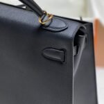 KELLY 28CM IN NOIR EPSOM CALFSKIN GOLD HARDWARE - Image 16
