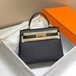 KELLY 28CM IN NOIR EPSOM CALFSKIN GOLD HARDWARE - Image 10