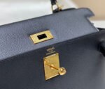 KELLY 28CM IN NOIR EPSOM CALFSKIN GOLD HARDWARE - Image 15