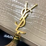 KATE TASSEL 24 CROCODILE PATTERN CALFSKIN BEIGE CREAM WITH GOLD LOGO - Image 7